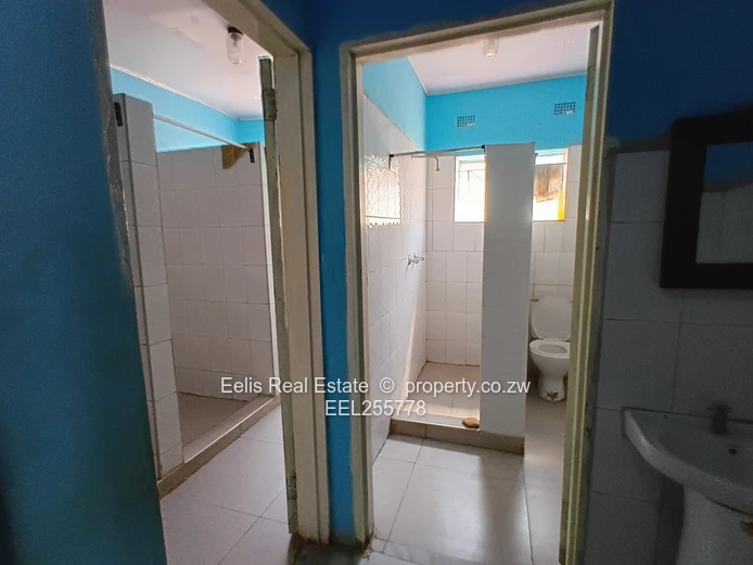 6 bedrooms house in KMP, Senga for sale