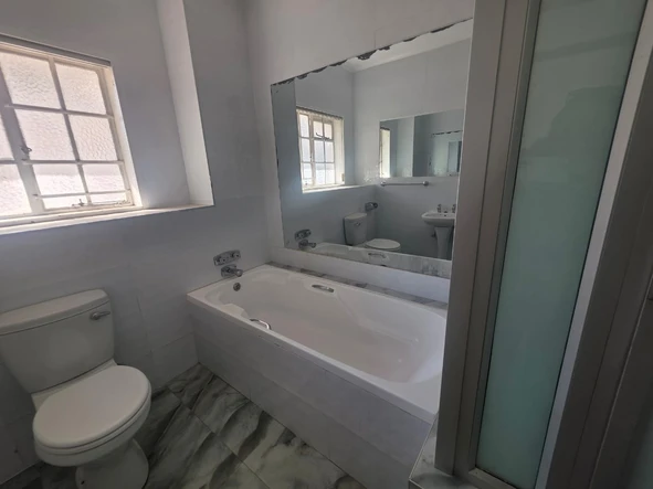 2 Bedroom Flat & Apartment