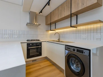 2 Bedroom Flat & Apartment