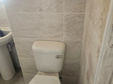 2 Bedroom Flat & Apartment