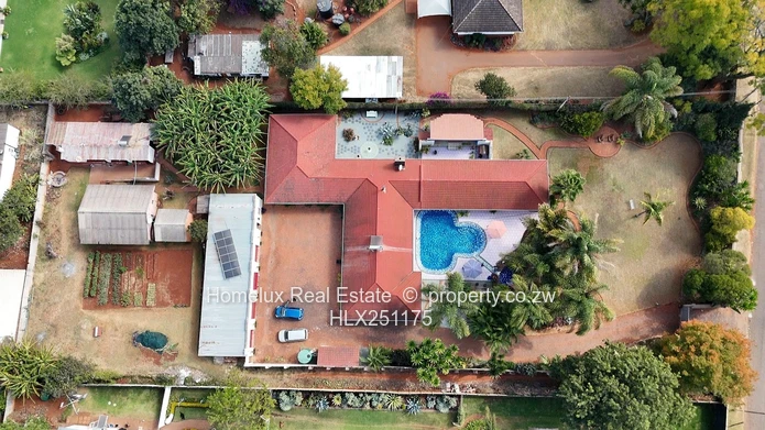 Boscobel Drive East – Luxury 4-Bedroom Family Home on 1 Acre