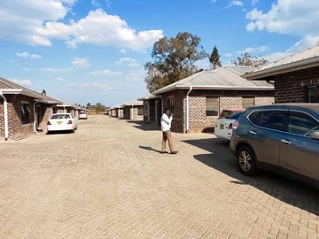 2 Bedroom Flat & Apartment