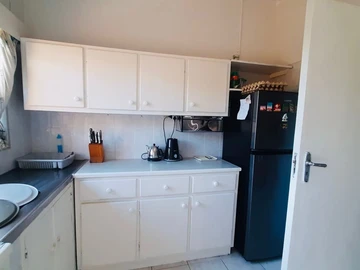 2 Bedroom Flat & Apartment