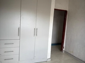 2 Bedroom Flat & Apartment