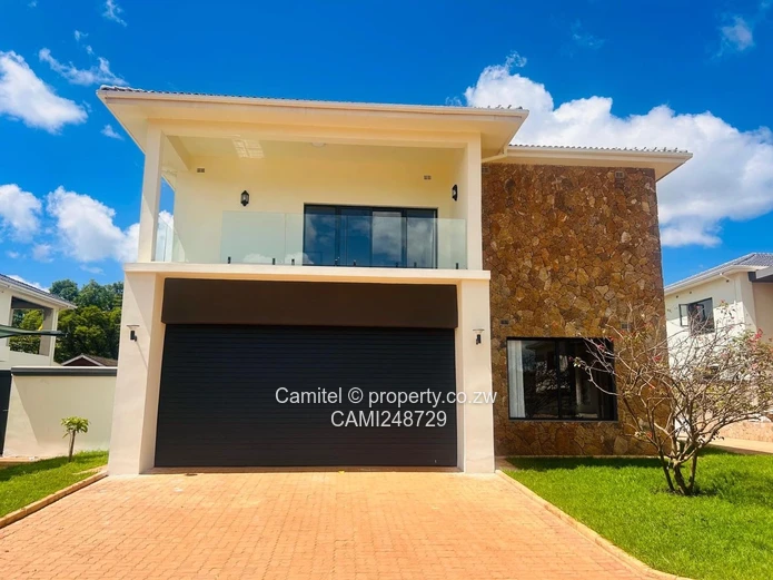 Stylish 5-Bed Double-Storey in Vainona — Garage & Balcony