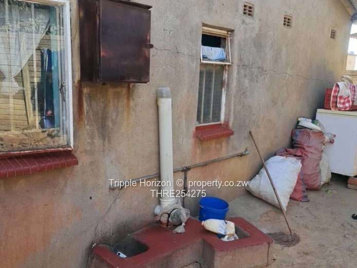Amalinda 2-Bed Core house - Walled Yard, Satellite Dish & Good ZESA