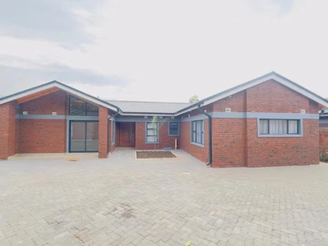 3 Bedroom Flat & Apartment