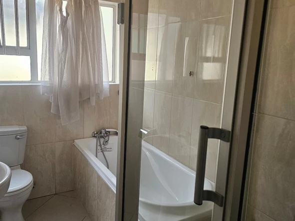 3 Bedroom Flat & Apartment