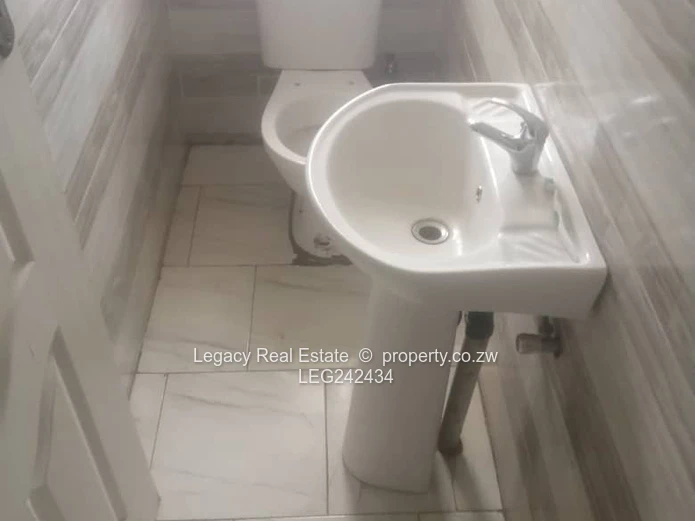 Glaudina House to Let – Solar, Borehole & Water Tank