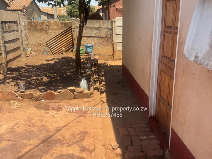 Investors Delight in Kuwadzana Extension , Deeds !!