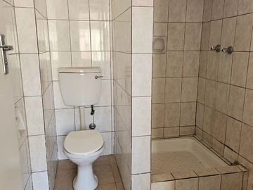 3 Bedroom Flat & Apartment