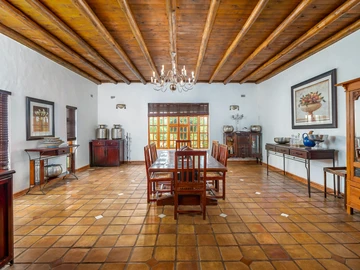 Farm & Agricultural Land