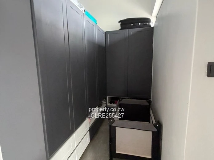 Modern Avondale 3BR Flat — Pool, Borehole & Gym