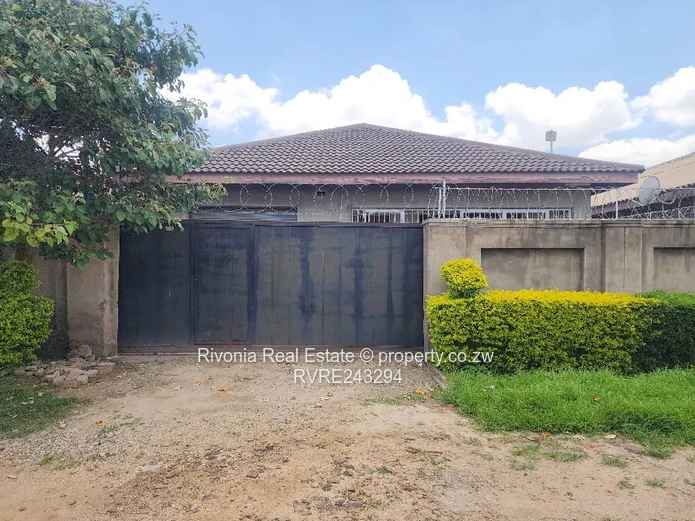 Spacious 4 Beds Glen View Home — Garage & Water Tank (Sole Mandate)