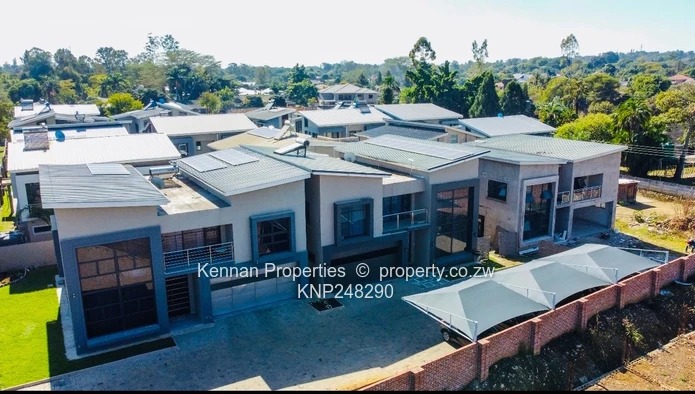 Elegant Upmarket 5 Bedroom Townhouse for Sale.