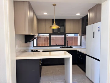 4 Bedroom Flat & Apartment