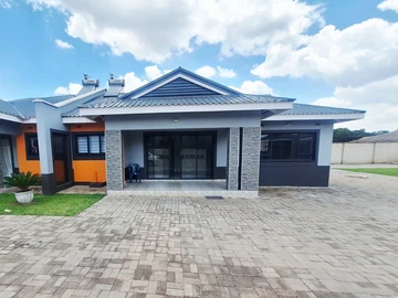 3 Bedroom Garden Flat