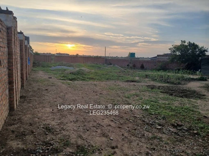 Build Big in Haydon Park with this Walled & Serviced Stand