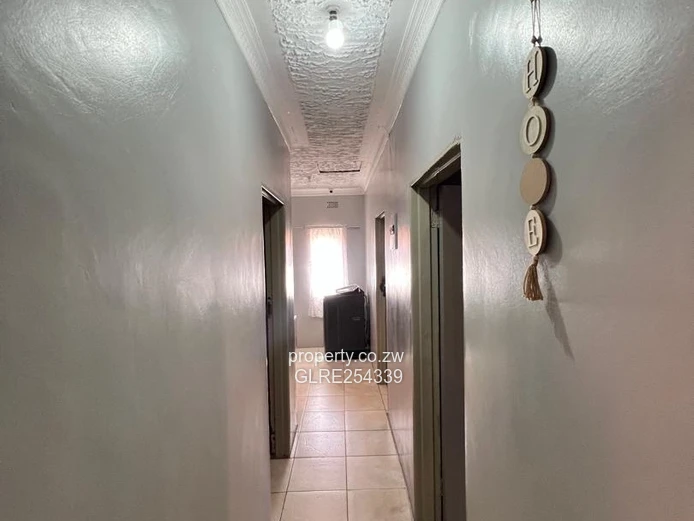 3-Bed House Marimba Park — Walled 2000m², Tank & Solar