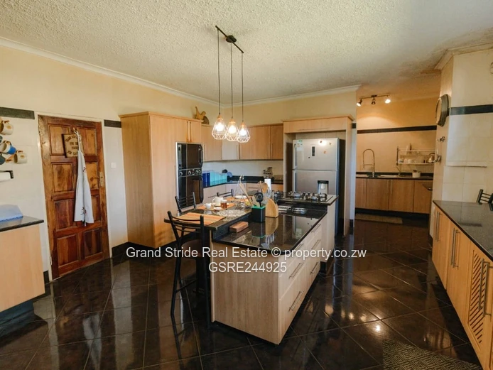 Immaculate House To Let In Helensvale