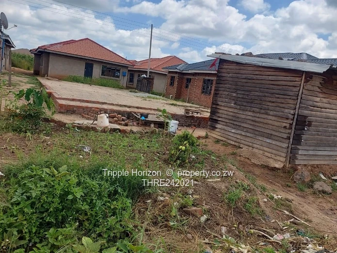 300m² Glaudina Stand — Tarred Road & Main Road Frontage