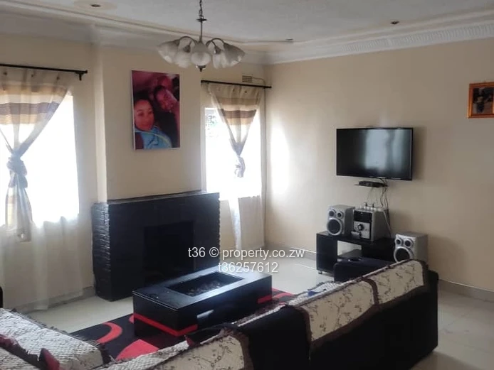 Emmaculate 3bedrooms molden kitchin
