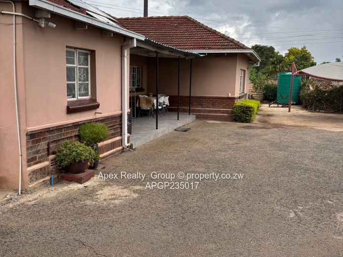Strathaven Suffolk Road Frontage House for Rental