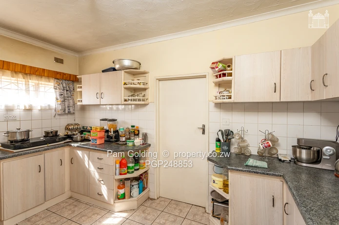 Spacious Family Home Emerald Hill