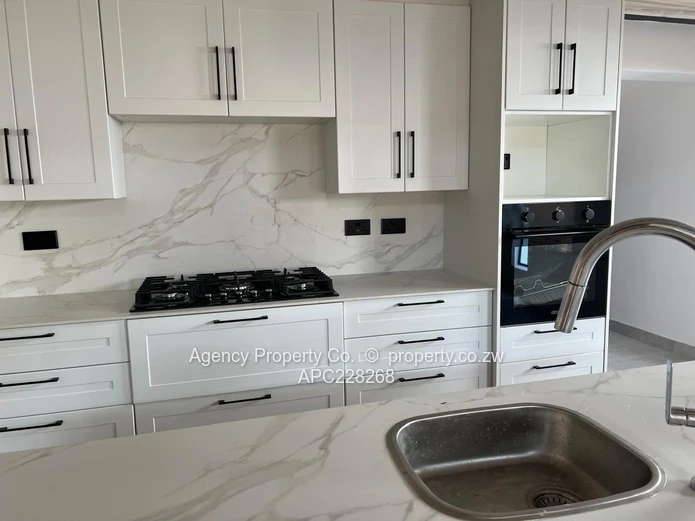 CORNEr UNIT - LARGE GARDEN - MODERN TOWNHOUSE