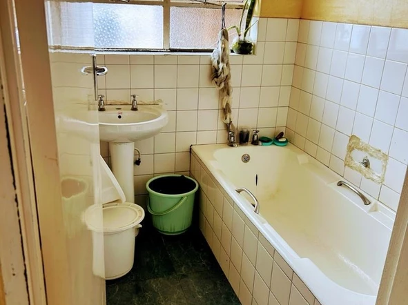 2 Bedroom Flat & Apartment