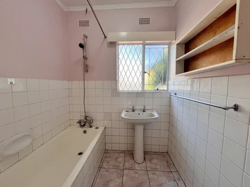 2 Bedroom Garden Flat