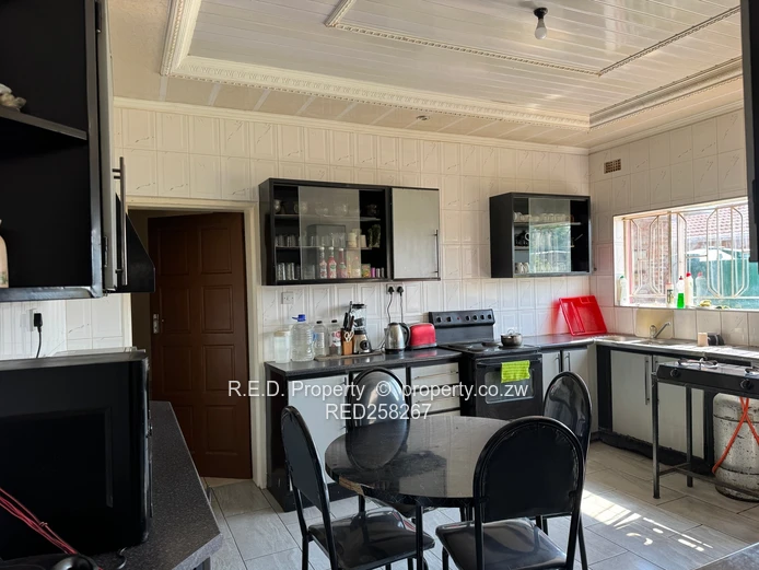 A spacious family home In New Parklands!