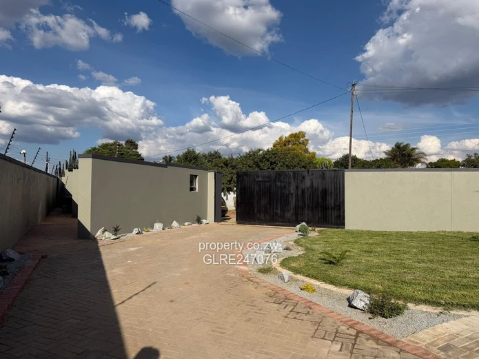 Modern 4BR Townhouse Complex w/ Borehole — New Marlborough