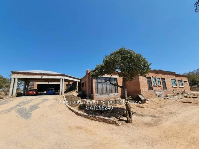 7-Bedroom House for Sale in Matsheumhlophe, Bulawayo with Title deed 