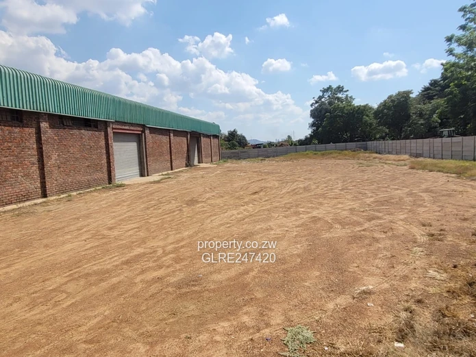 Prospect: 800m² Warehouse on 2,650m² with Borehole