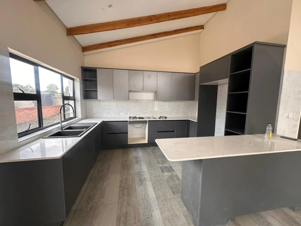 4 Bedroom Flat & Apartment