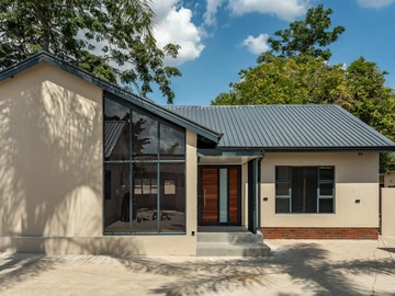 3 Bedroom Flat & Apartment