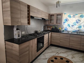 2 Bedroom Flat & Apartment