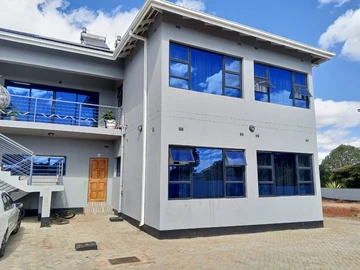 3 Bedroom Flat & Apartment