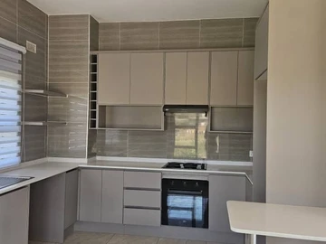 3 Bedroom Flat & Apartment