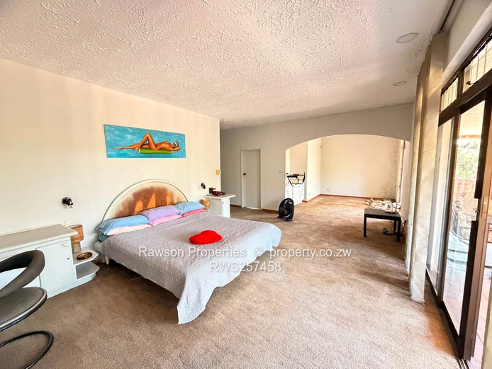 Luxury Living in Colne Valley’s Golden Triangl