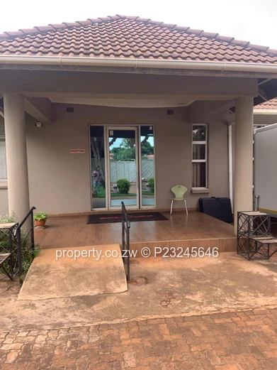 420 m² Milton Park Office - Borehole ,Paved Parking Space and Caretaker's cottage  (Sole Mandate)