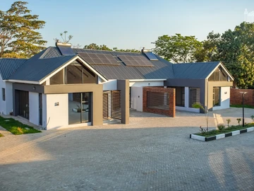 3 Bedroom Flat & Apartment