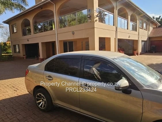 Mount Pleasant 8-Bed Home - Spacious Verandah & Garden