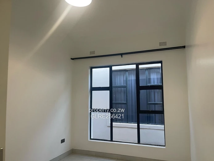Avondale 3-Bed Flat: Modern Open-Plan Living + Borehole