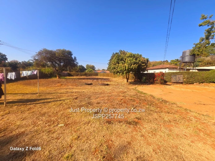 2-Bed Cottage with Expansive Yard on 2,153 m² — Mabelreign 