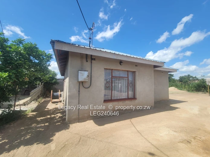 Neat 3 Bedroom Cottage With Borehole In Ushewokunze