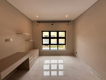 3 Bedroom Flat & Apartment