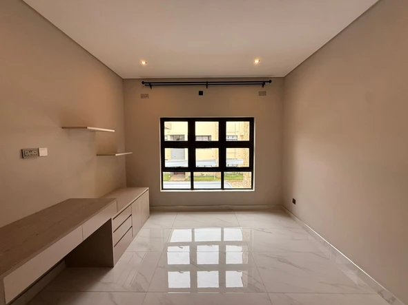 3 Bedroom Flat & Apartment