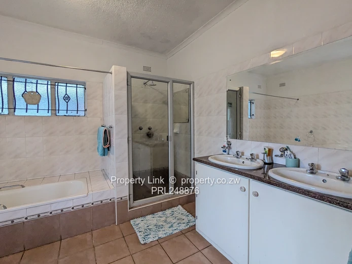 Family Friendly Highlands Home - Available 1 August